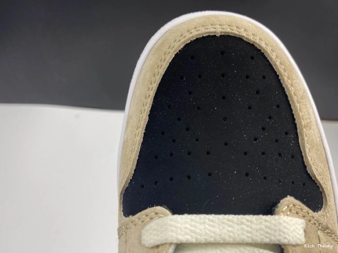 Kicked Out Shoe Store Mid 1 -800 Jordan BQ6472 'Barely Air Orange' 0701
